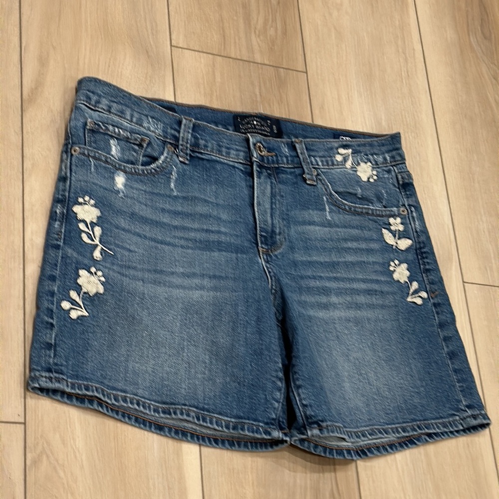EUC Women’s Lucky Brand Size 6 28 Stretch Denim Jean Shorts embroidered flowers - Picture 3 of 8